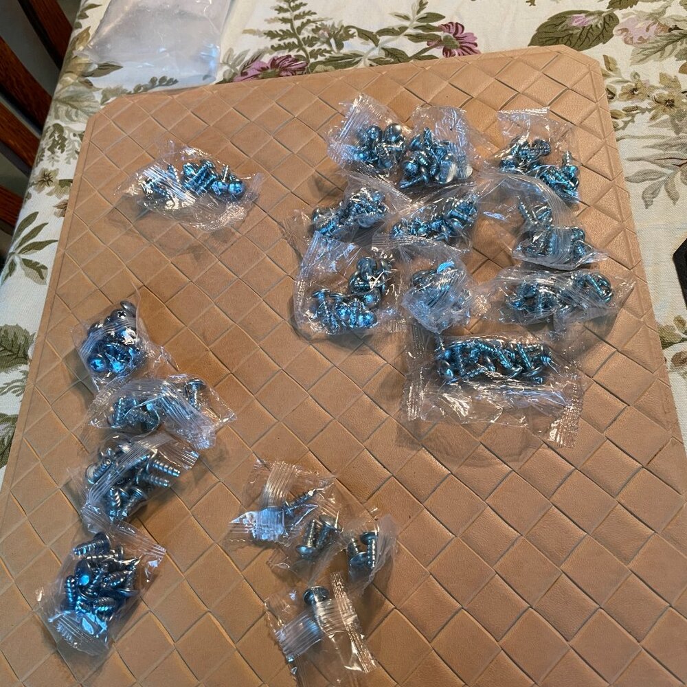 Lot of 157 Screws for DuraHook Pegboard Hooks for 1/8" Round Hole Pegboards New
